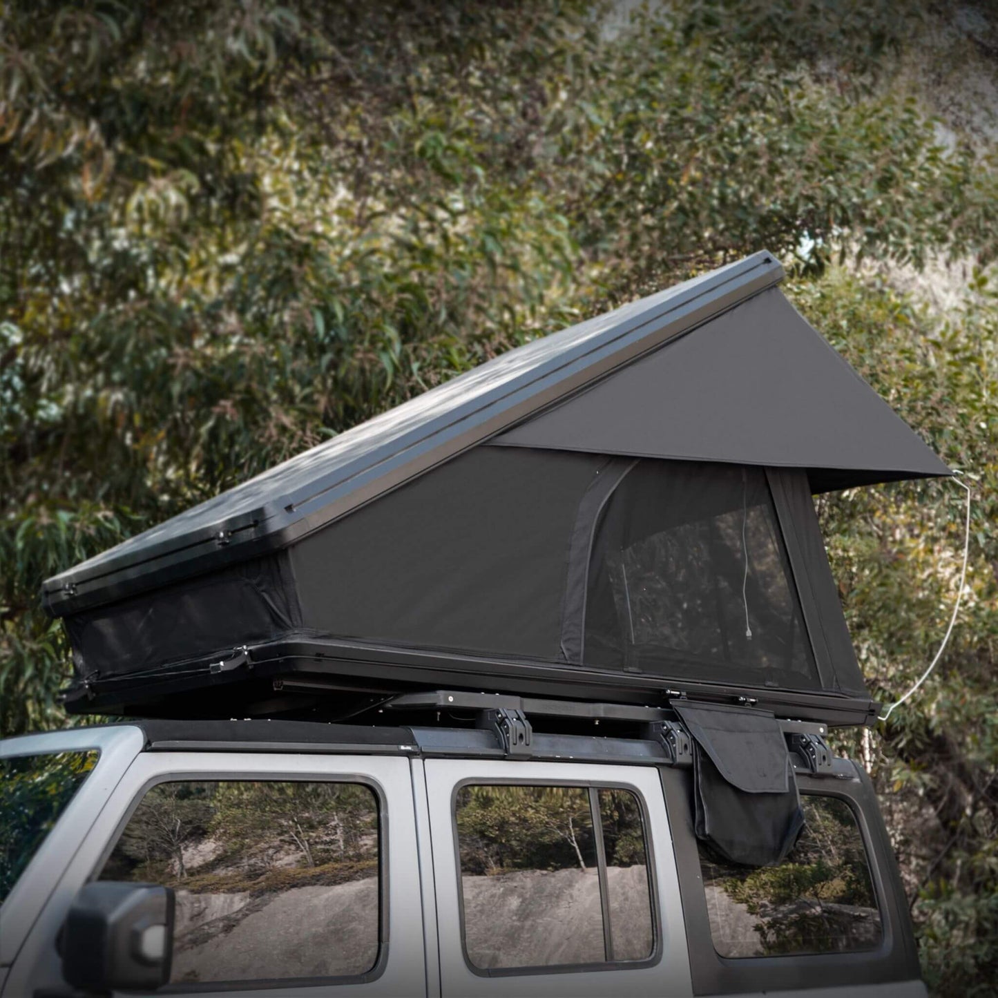 Heavy Duty 2-3 Person Hardshell Rooftop Tent With Ladder (SAK93120) - Tanks Treasures