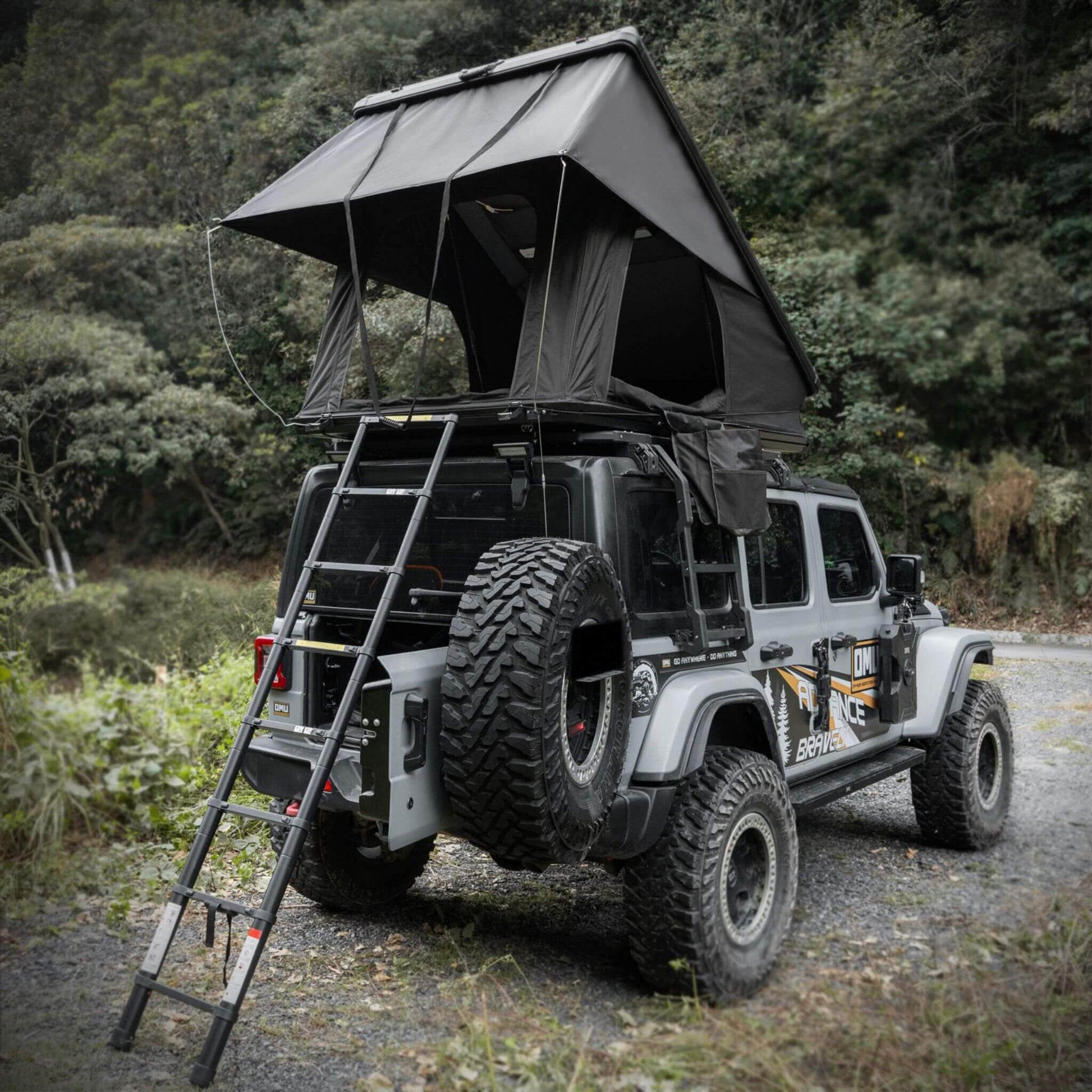 Heavy Duty 2-3 Person Hardshell Rooftop Tent With Ladder (SAK93120) - Tanks Treasures