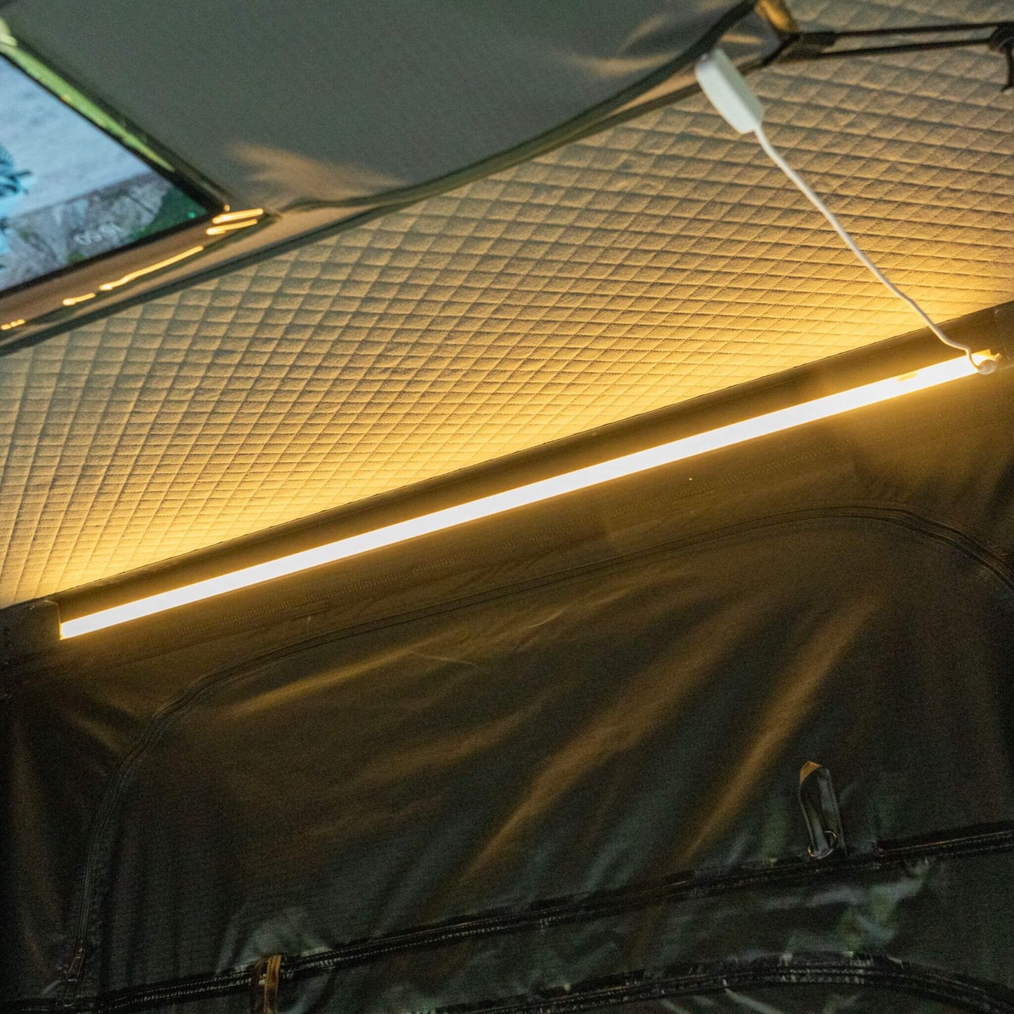 Heavy Duty 2-3 Person Hardshell Rooftop Tent With Ladder (SAK93120) - Tanks Treasures